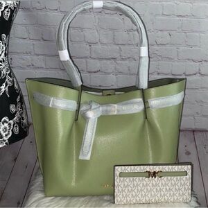 Michael Kors Lg EW EMILIA Tote/Lg REED Snap Wallet 2pc Set